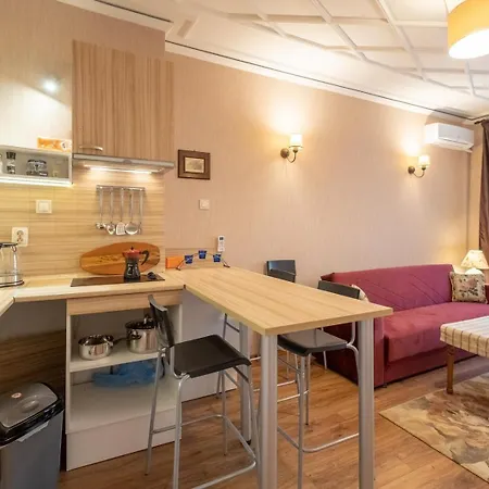 Well-styled Bright And Cozy Escape * Sofie